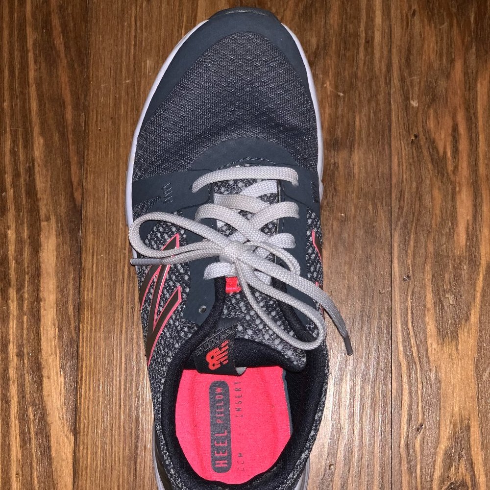 New Balance Tennis Shoes - Picture 2 of 3